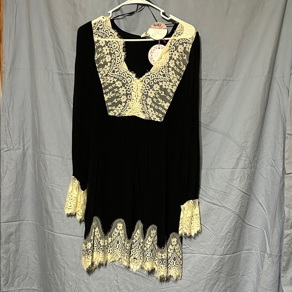 Umgee Black Tunic with Cream Lace Accents